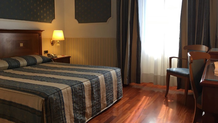 Due adiacenti camere doppie o matrimoniali Hotel Andreola Central Milano Due adiacenti camere doppie o matrimoniali Hotel Andreola Central Milano