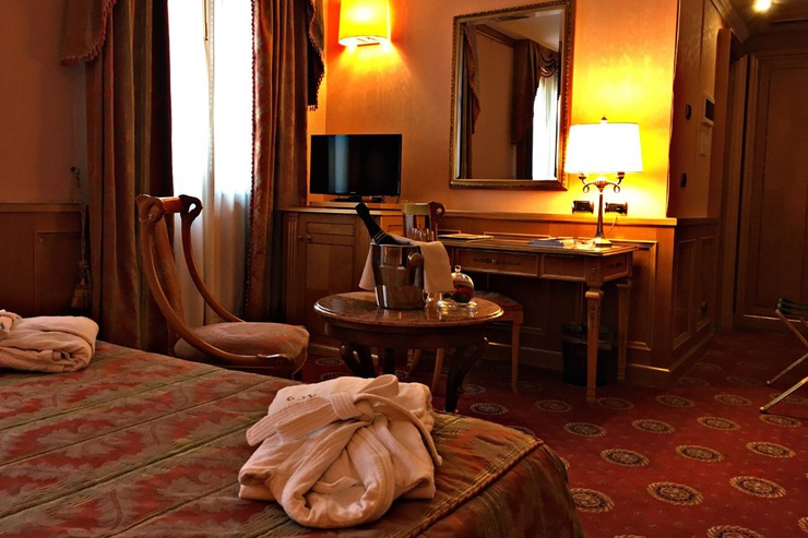 Camera doppia superior hotel andreola central milano Camera doppia superior hotel andreola central milano