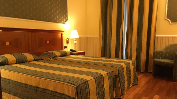 Camera tripla Hotel Andreola Central Milano Camera tripla Hotel Andreola Central Milano