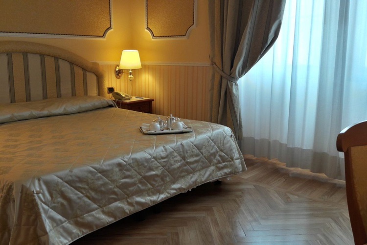 Camera doppia classic Hotel Andreola Central Milano Camera doppia classic Hotel Andreola Central Milano