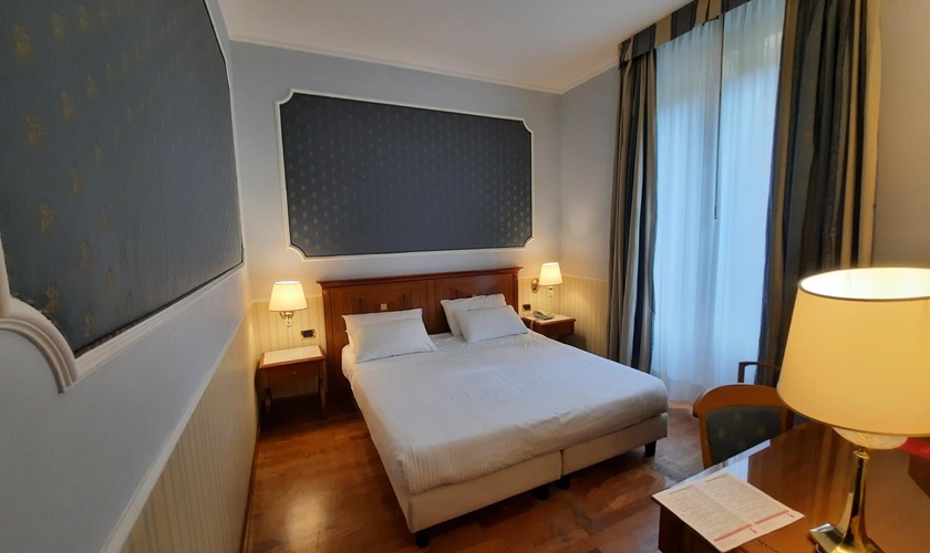 Due adiacenti camere doppie o matrimoniali Hotel Andreola Central Milano Due adiacenti camere doppie o matrimoniali Hotel Andreola Central Milano