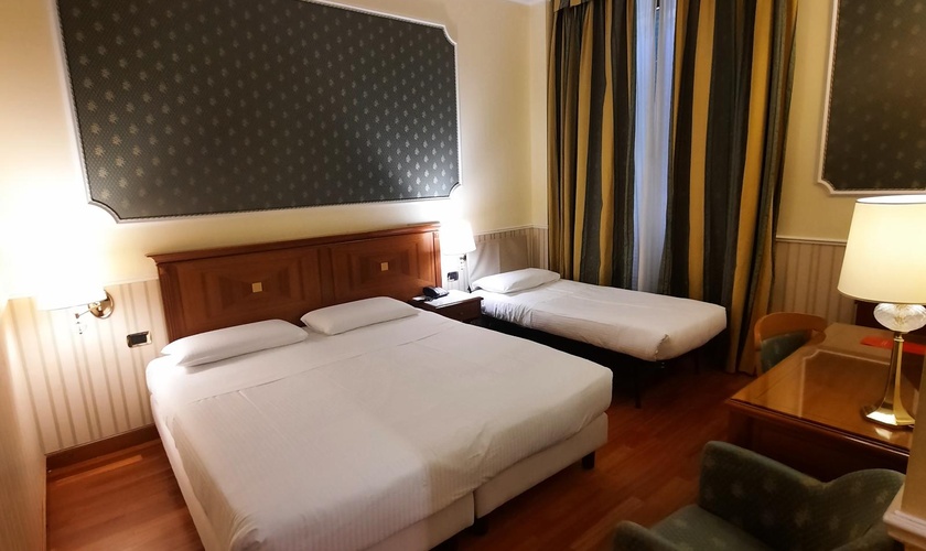 Camera tripla Hotel Andreola Central Milano Camera tripla Hotel Andreola Central Milano