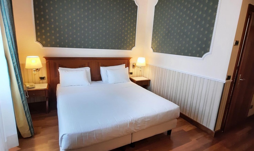 Due adiacenti camere doppie o matrimoniali Hotel Andreola Central Milano Due adiacenti camere doppie o matrimoniali Hotel Andreola Central Milano