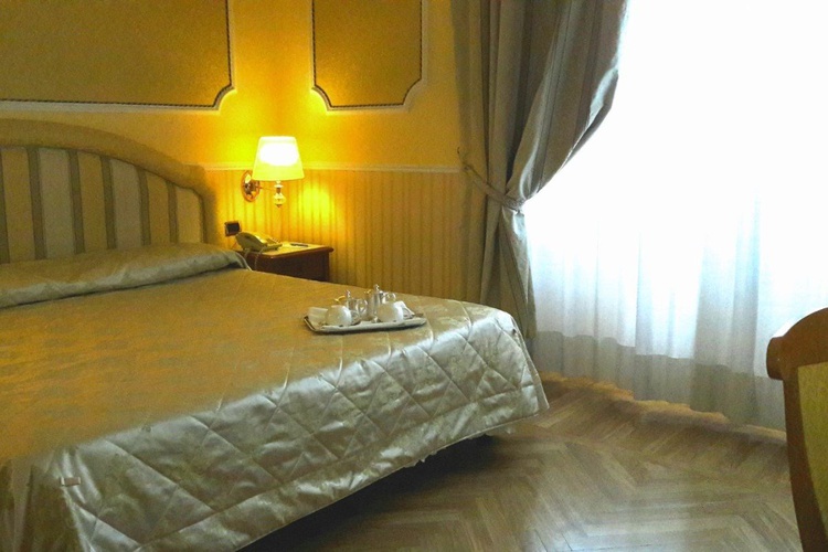 Camera doppia classic Hotel Andreola Central Milano Camera doppia classic Hotel Andreola Central Milano