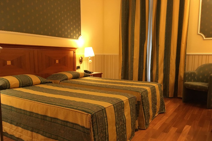 Camera tripla hotel andreola central milano Camera tripla hotel andreola central milano