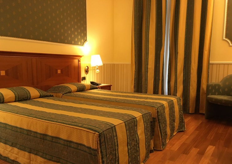 Camera tripla Hotel Andreola Central Milano Camera tripla Hotel Andreola Central Milano