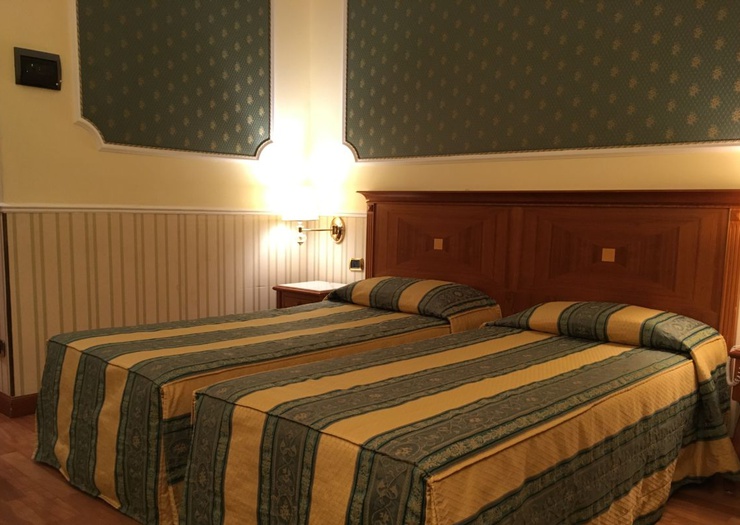 Camera tripla Hotel Andreola Central Milano Camera tripla Hotel Andreola Central Milano