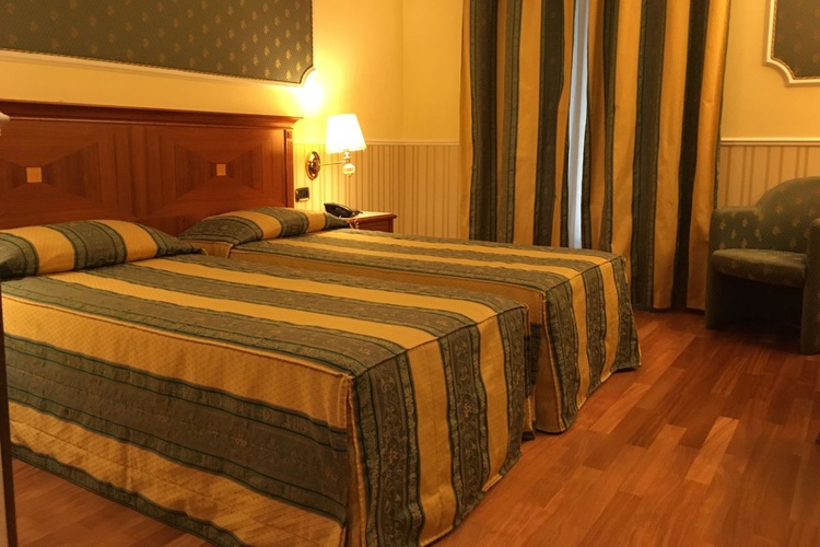 Camera classic due letti Hotel Andreola Central Milano Camera classic due letti Hotel Andreola Central Milano