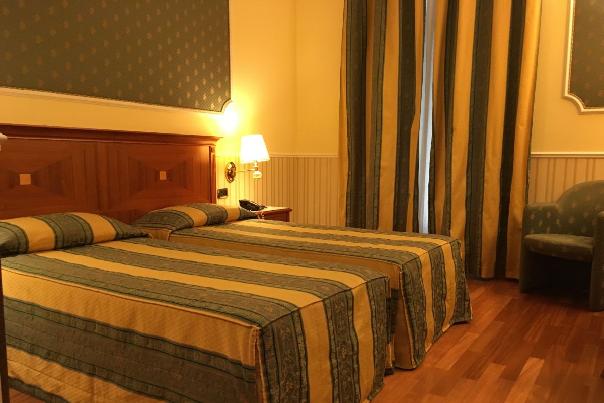 Camera tripla Hotel Andreola Central Milano Camera tripla Hotel Andreola Central Milano