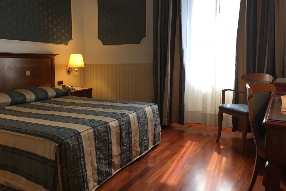Due adiacenti camere doppie o matrimoniali Hotel Andreola Central Milano Due adiacenti camere doppie o matrimoniali Hotel Andreola Central Milano