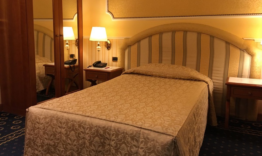 Camera singola classica Hotel Andreola Central Milano Camera singola classica Hotel Andreola Central Milano
