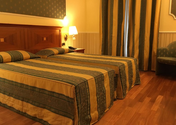 Due adiacenti camere doppie o matrimoniali Hotel Andreola Central Milano Due adiacenti camere doppie o matrimoniali Hotel Andreola Central Milano