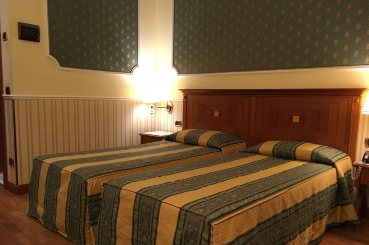 Camera tripla hotel andreola central milano Camera tripla hotel andreola central milano