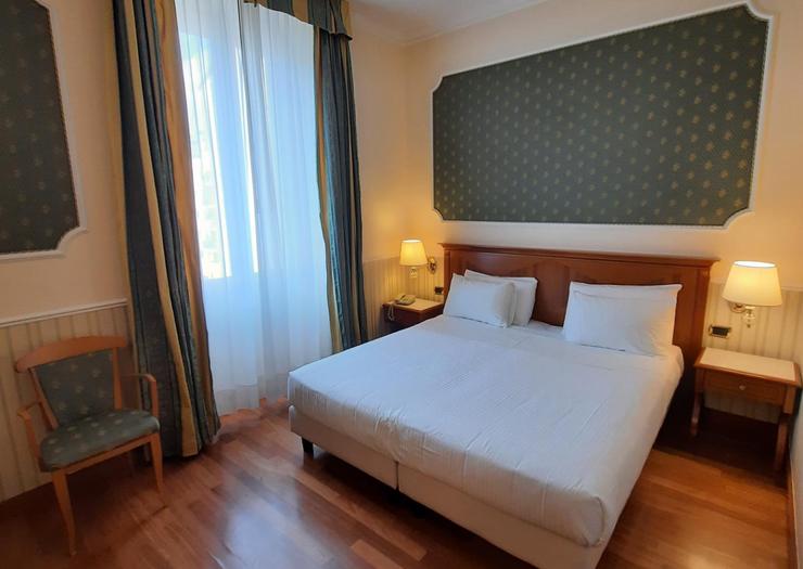 DUE ADIACENTI CAMERE DOPPIE O MATRIMONIALI Hotel Andreola Central Milano DUE ADIACENTI CAMERE DOPPIE O MATRIMONIALI Hotel Andreola Central Milano