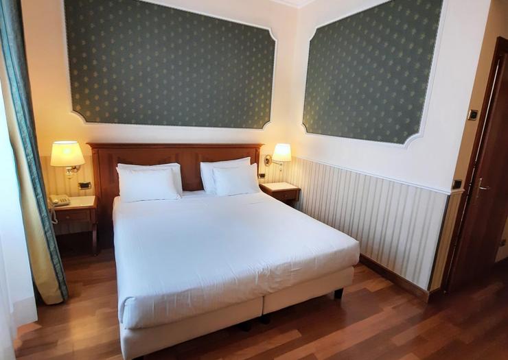 DUE ADIACENTI CAMERE DOPPIE O MATRIMONIALI Hotel Andreola Central Milano DUE ADIACENTI CAMERE DOPPIE O MATRIMONIALI Hotel Andreola Central Milano